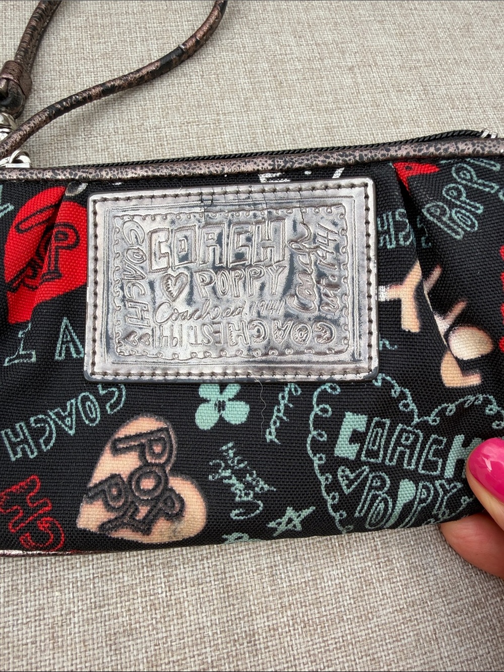 Coach Poppy Black Multicolor Graffiti Heart Wristlet with Silver Tag - Picture 3 of 8
